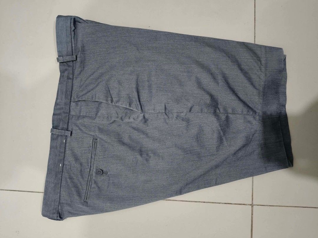 Uniqlo Stretch Chino Short (Category: Shorts) located in Manila. Submitted by aryan_deer (Listing ID 1443958030, Image 2). Description: ✅ Origin: Made in Vietnam ✅ Size: Large — fits waist 33–36 inches ✅ Material: Cotton-poly blend with stretch ✅ Color: Gray ✅ Condition: Excellent, well-kept 📍 Location: Pinagsama, Taguig 🤝 Possible Meet-up Spot - Vista Mall Taguig - Market! Market! / BGC area - C5 Road / nearby transport terminals 💳 Payment: G