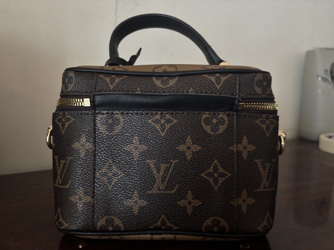Vanity Bag (Category: Luxury Bags & Wallets) located in San Pascual. Submitted by s3resale (Listing ID 1444001586, Image 2). Description: With white tag Qr Code See photos for details Authenticity not guranteed but the quality super nice..