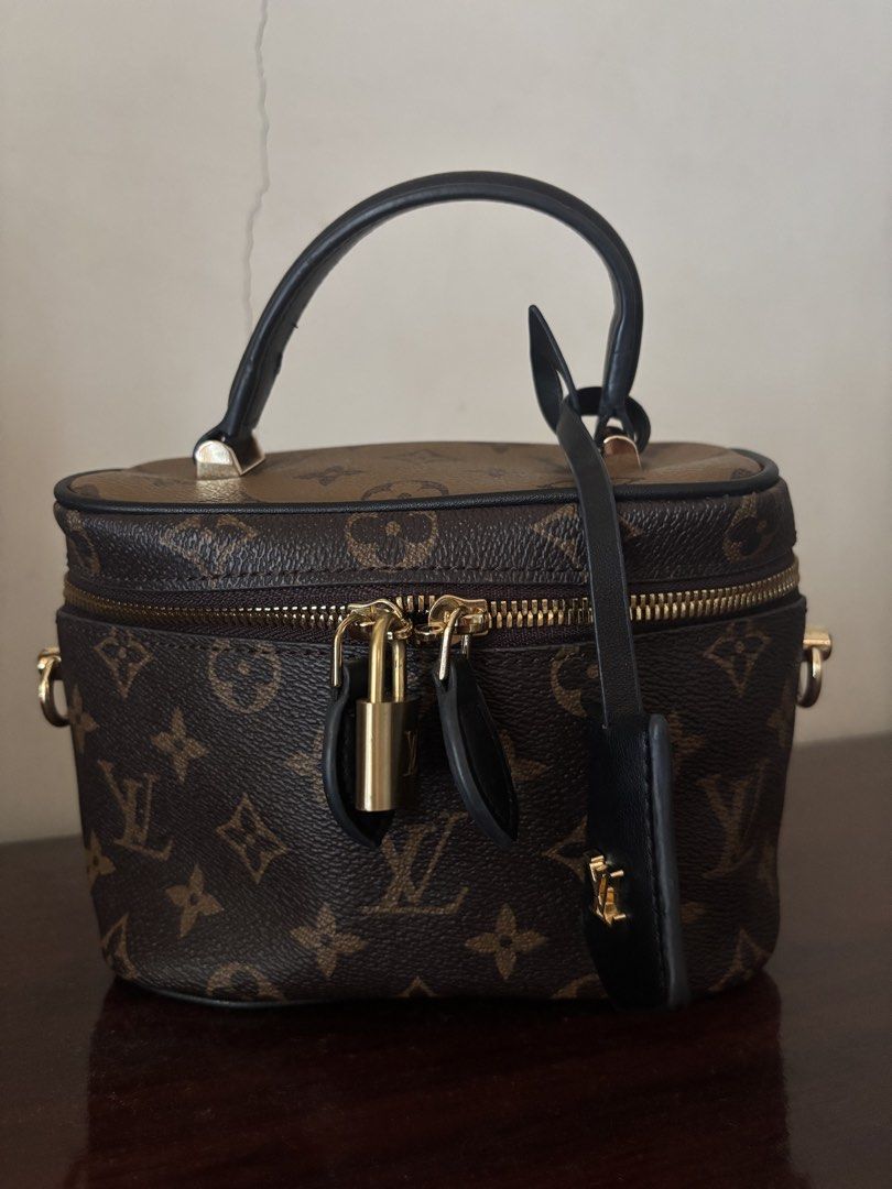 Vanity Bag (Category: Luxury Bags & Wallets) located in San Pascual. Submitted by s3resale (Listing ID 1444001586, Image 1). Description: With white tag Qr Code See photos for details Authenticity not guranteed but the quality super nice..
