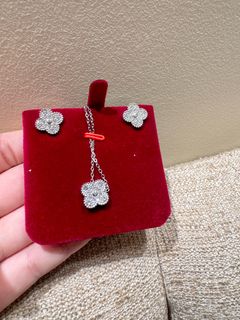 (Category: ) located in . Submitted by japanandsingaporeluxepreloved (Listing ID 1444050803, Image 1). Description: .