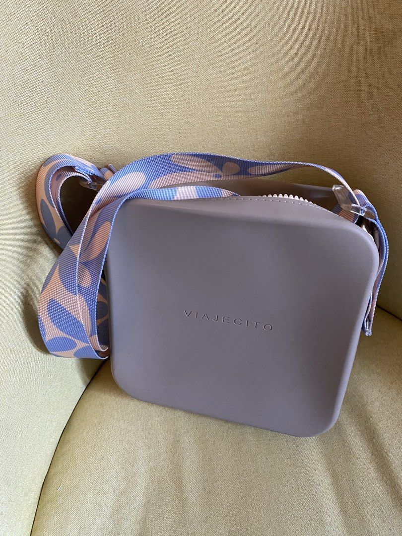 Viajecito XL Set (Category: Cross-body Bags) located in Pasig City. Submitted by joeethangs (Listing ID 1443969306, Image 1). Description: Inside canvas lining needs cleaning (see photos)—other than that in good condition. RFS: Haven’t used around 2 years, just in storage.