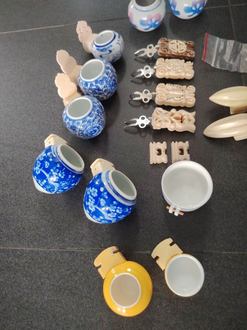 Normal Cups. (Category: Vases & Decorative Bowls) located in Singapore. Submitted by riquerai (Listing ID 1443976575, Image 3). Description: - Selling as a complete lot.