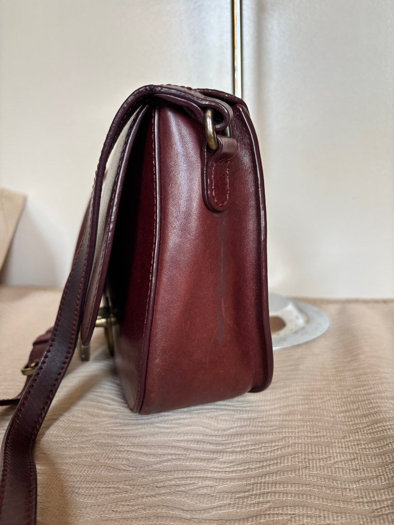 Vintage Monsac sling bag (Category: Luxury Bags & Wallets) located in Batangas. Submitted by d_brandedforless (Listing ID 1443922579, Image 2). Description: Genuine leather No bakbak.