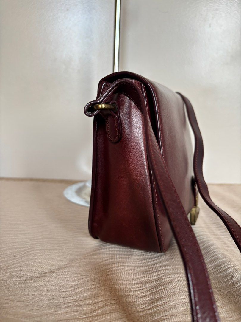 Vintage Monsac sling bag (Category: Luxury Bags & Wallets) located in Batangas. Submitted by d_brandedforless (Listing ID 1443922579, Image 3). Description: Genuine leather No bakbak.