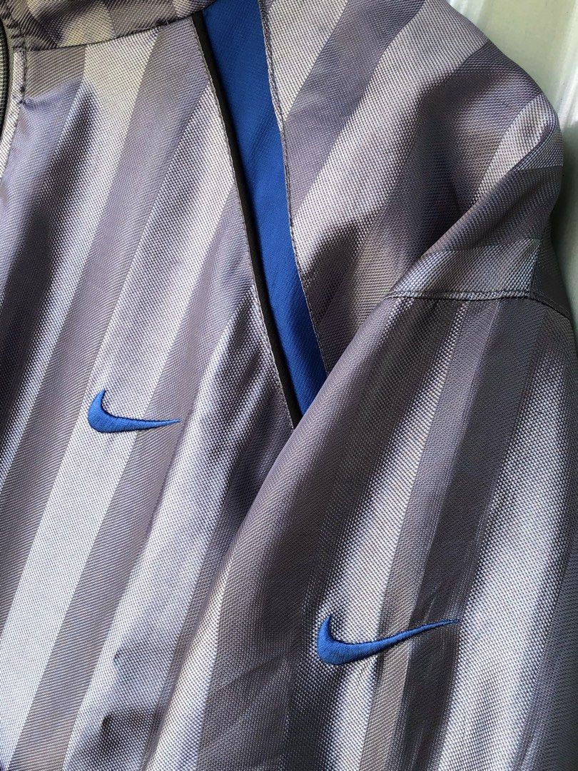 Vintage Nike track jacket (Category: Activewear) located in Manila. Submitted by saycoauldrey (Listing ID 1444038943, Image 2). Description: -Length 30.5 -Width 25 -Cr 9.8 -Condition 9/10 -Issue cut washtag.