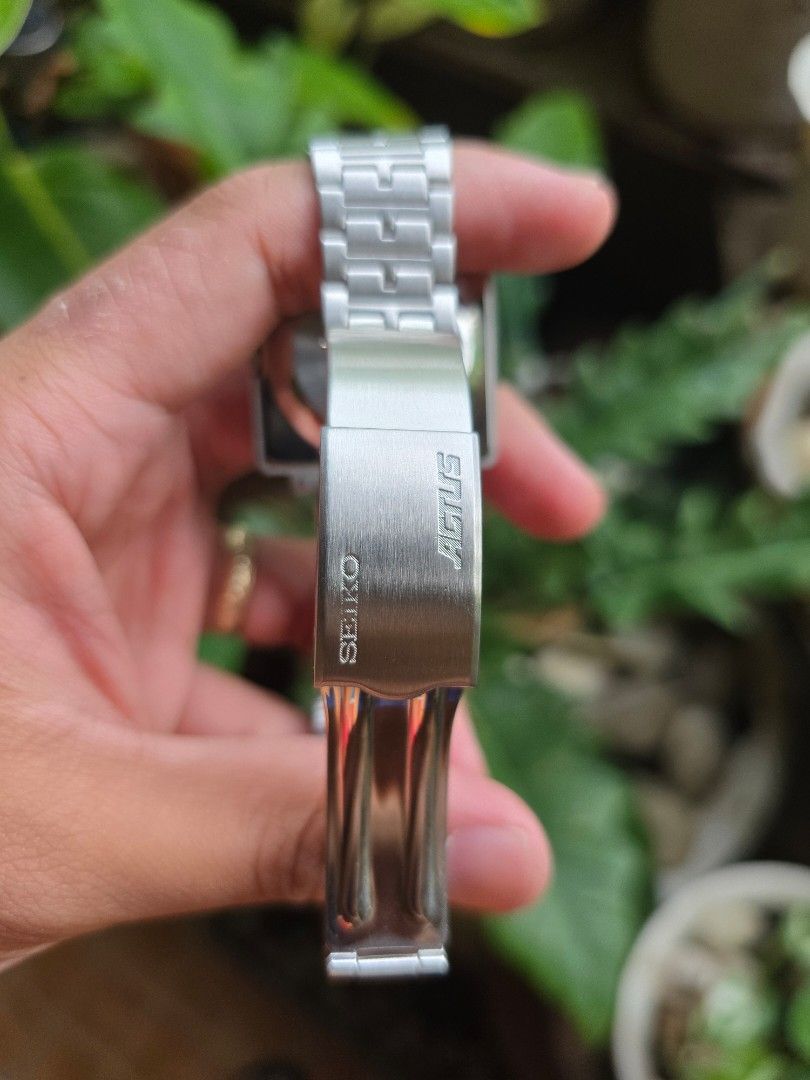 Vintage Seiko 5 Actus automatic wristwatch (Category: Men's Watches) located in Manila. Submitted by timearcph (Listing ID 1443973107, Image 3). Description: This is a vintage Seiko 5 Actus automatic wristwatch featuring a distinctive square case and a vibrant blue dial. Model Line: The Actus line was produced in Japan during the 1970s for a younger, design-conscious audience. Design: It boasts a bold 1970s character with a prominent rectangular 