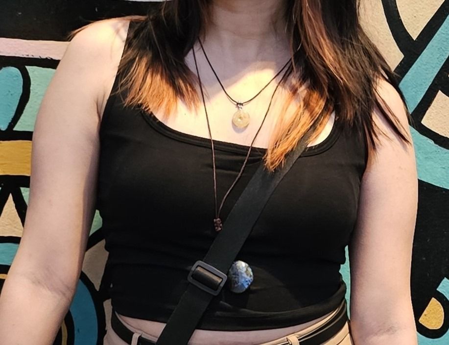 w/ padding black crop top sleeveless great quality (Category: Sleeveless) located in Manila. Submitted by whiteforesttea178 (Listing ID 1443940998, Image 1). Description: bought this for 480 bust size 32-34 waist 27-29 fits small to medium stretchy fabric - last price posted, WILL NOT REPLY to lower offers - rep0sted from my other accnt - no when worn, no other pics ---------------------------------------------------------------------------------