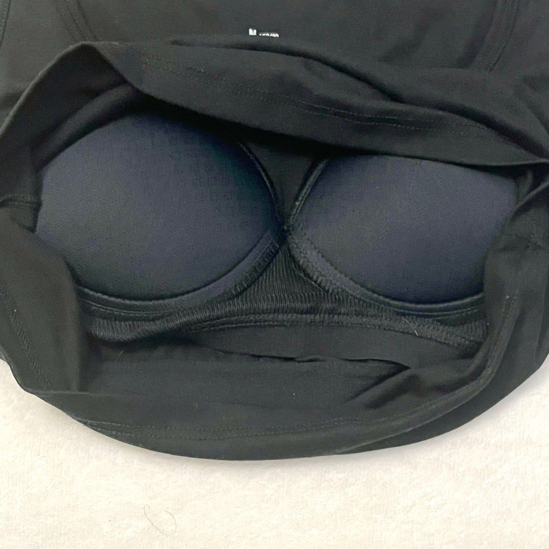w/ padding black crop top sleeveless great quality (Category: Sleeveless) located in Manila. Submitted by whiteforesttea178 (Listing ID 1443940998, Image 2). Description: bought this for 480 bust size 32-34 waist 27-29 fits small to medium stretchy fabric - last price posted, WILL NOT REPLY to lower offers - rep0sted from my other accnt - no when worn, no other pics ---------------------------------------------------------------------------------
