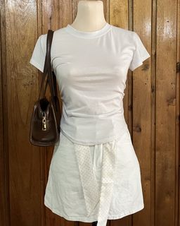 (Category: ) located in . Submitted by dainty.hercloset (Listing ID 1443985815, Image 1). Description: .