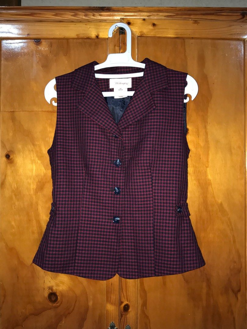 Worthington Petite Houndstooth Sleeveless Blazer (Category: Coats, Jackets and Outerwear) located in Bauang. Submitted by tavias.shop (Listing ID 1444057775, Image 1). Description: From US Box Excellent condition size 4 petite laid flat measurement bust: 16" length: 22" negotiable🍀😊.