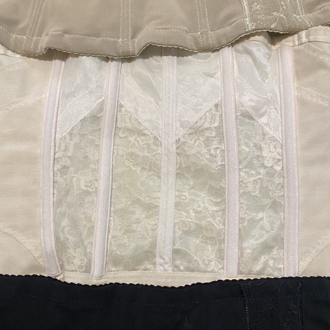 Y2k corset lace lingerie (Category: Undergarments & Loungewear) located in Taguig. Submitted by 420li (Listing ID 1443981825, Image 3). Description: .