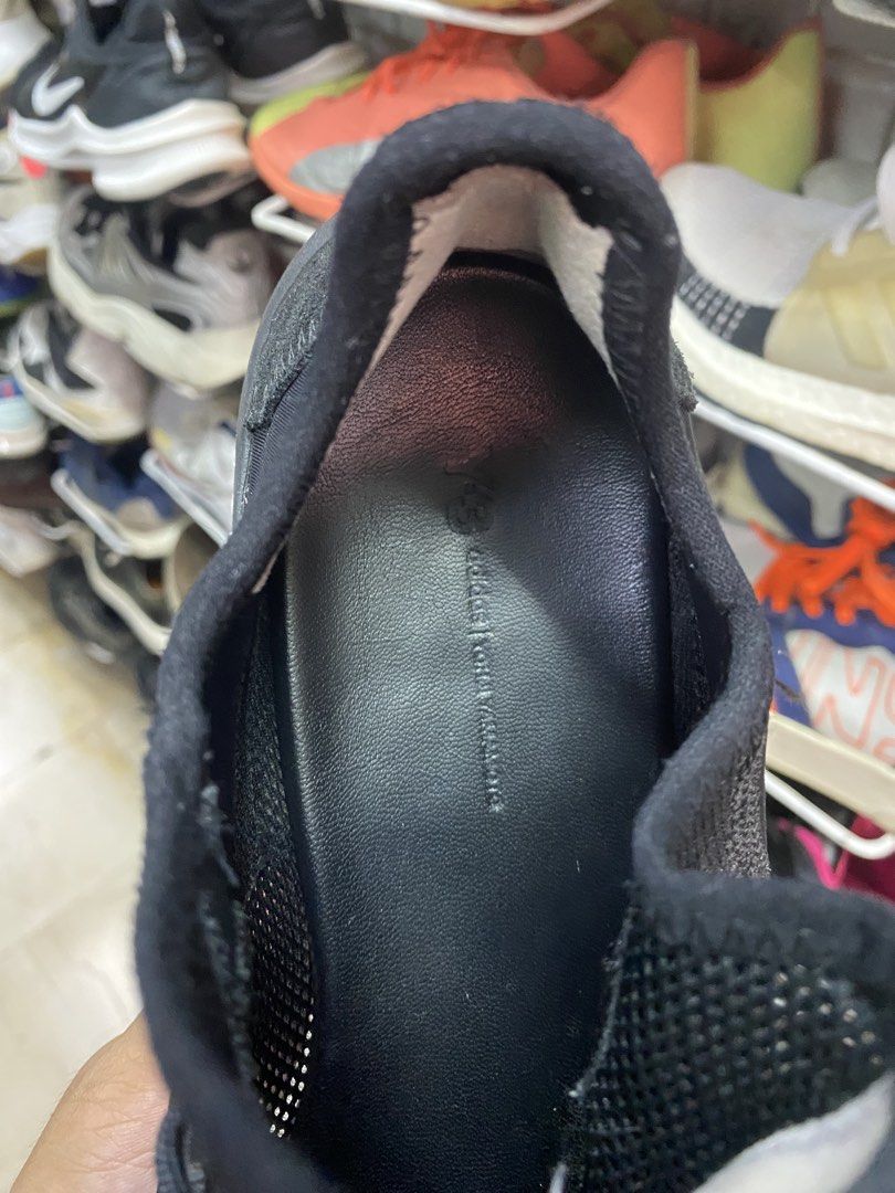 Y-3 Yohji Yamamoto Black Sneakers (Category: Sneakers) located in Manila. Submitted by vizcarrach03925 (Listing ID 1443952769, Image 3). Description: - Authentic Y-3 Yohji Yamamoto Black Sneakers - Iconic 3 Stripes Branding - Comfortable Boost Sole - Breathable Mesh Upper - Versatile for everyday wear and athletic activities.