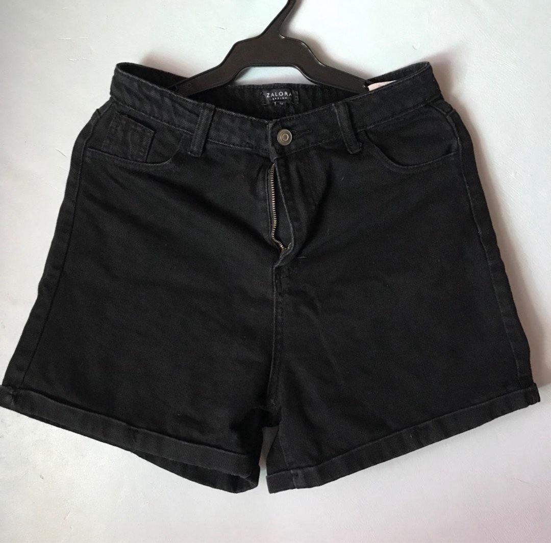 Zalora Basics Black Denim Shorts - Size M (Category: Shorts) located in Quezon City. Submitted by smgss (Listing ID 1412995023, Image 1). Description: - Zalora Basics black denim shorts - Medium size - High-waisted - Button closure - Classic five-pocket design - Made of denim - Perfect for casual wear.