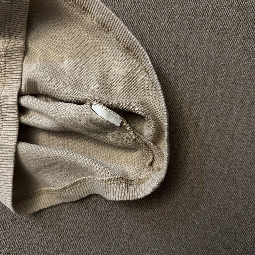 Zara beige ribbed cropped racerback top (Category: Sleeveless) located in Batangas. Submitted by veevasclutter (Listing ID 1444067833, Image 2). Description: • bust: 10.5in, length: 13.5in.