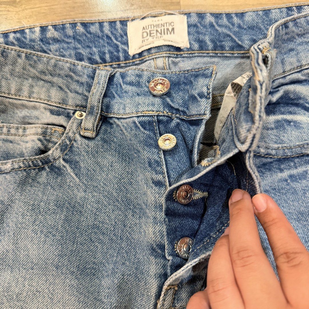 Zara Denim High Waist Jeans (Category: Jeans) located in Pasig City. Submitted by katricem (Listing ID 1443945142, Image 2). Description: - Light wash denim jeans - Features a red and white stripe down the side of each leg - Button fly closure - Raw hem detail at the bottom size on tag faded best fits 25in waist no pics when worn last price listed ‼️ items are all final sale 💕 percentage discount automatically applied if buying multiple items fr