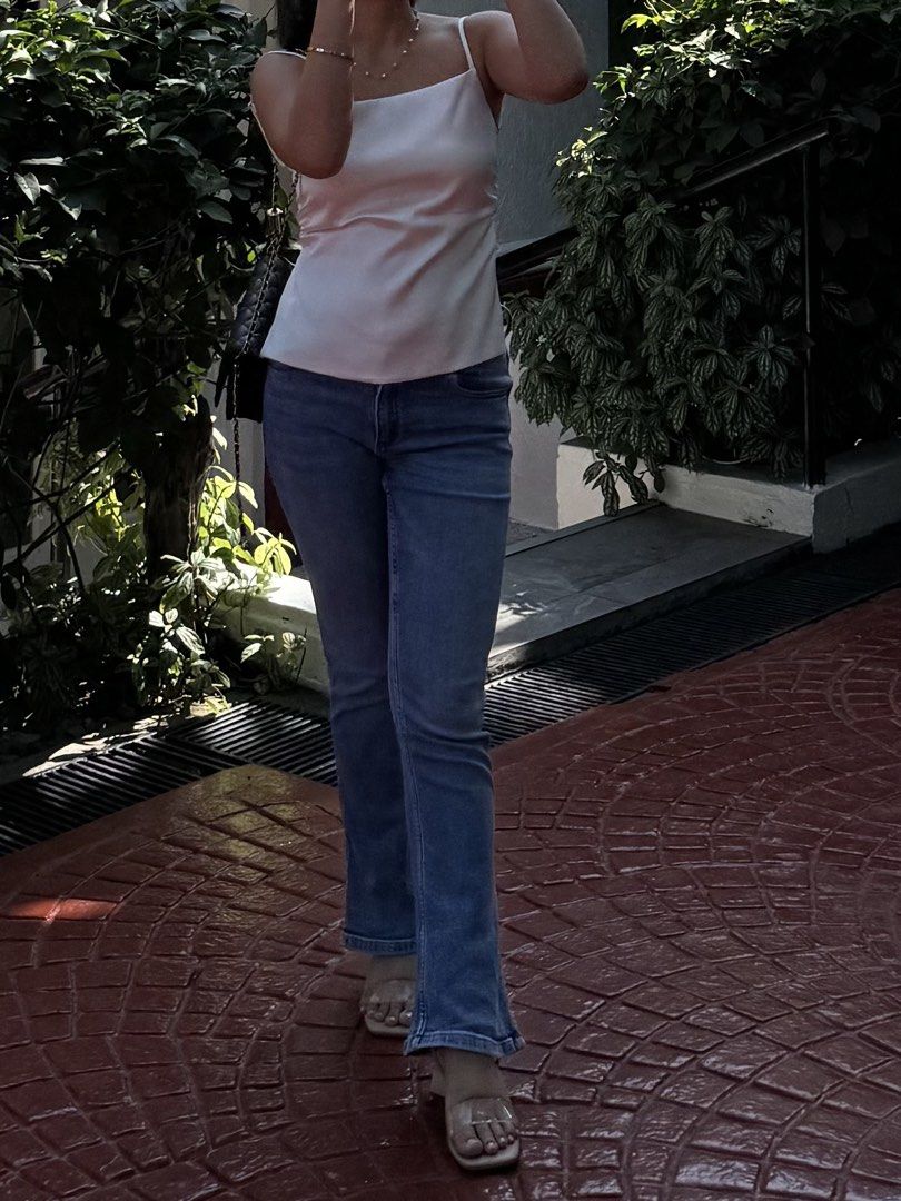 Zara Flare Jeans (Category: Jeans) located in Pasay City. Submitted by classique_ph (Listing ID 1434080434, Image 2). Description: - Zara light blue flare jeans - Teen Size 11-12 - Button and zipper closure - Split hem detail - Made in Bangladesh - Strictly NO REFUND!!.