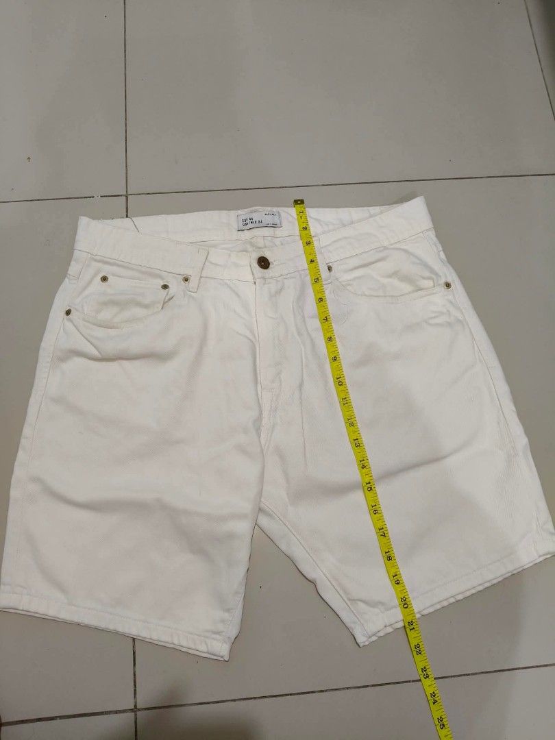 Zara Man Off-White Denim Short (Category: Shorts) located in Manila. Submitted by aryan_deer (Listing ID 1443962316, Image 3). Description: FOR SALE: Zara Man Off-White Denim Shorts ✅ Brand: Zara Man ✅ Origin: Made in Morocco ✅ Size: US 34 / EUR 44 — fits waist 34–35 inches ✅ Material: 100% cotton denim ✅ Color: Off-white / Cream ✅ Condition: Excellent, well-kept 📍 Location: Pinagsama, Taguig 🤝 Possible Meet-up: - Market! Market! 💳 Payment: GC