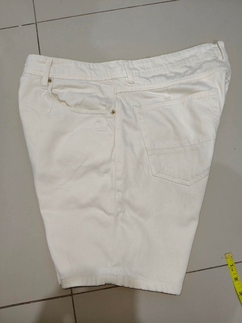 Zara Man Off-White Denim Short (Category: Shorts) located in Manila. Submitted by aryan_deer (Listing ID 1443962316, Image 2). Description: FOR SALE: Zara Man Off-White Denim Shorts ✅ Brand: Zara Man ✅ Origin: Made in Morocco ✅ Size: US 34 / EUR 44 — fits waist 34–35 inches ✅ Material: 100% cotton denim ✅ Color: Off-white / Cream ✅ Condition: Excellent, well-kept 📍 Location: Pinagsama, Taguig 🤝 Possible Meet-up: - Market! Market! 💳 Payment: GC