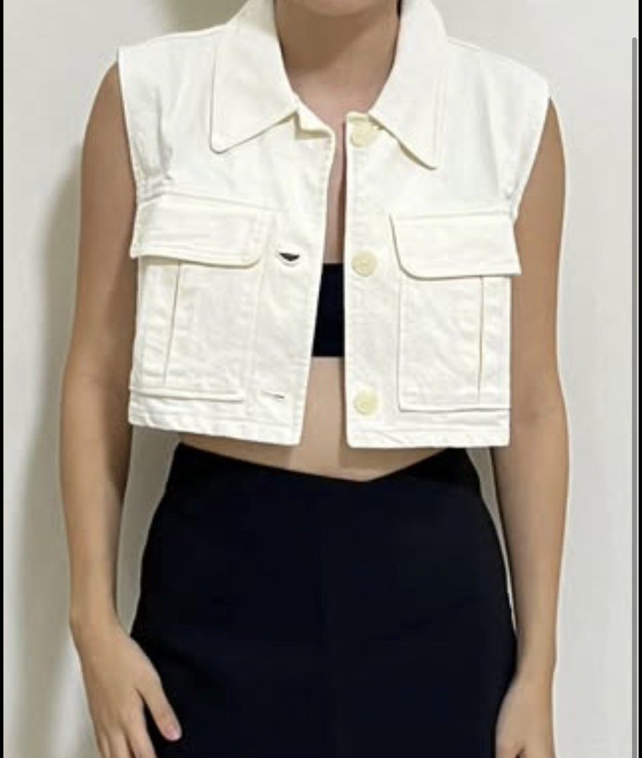 Zara White Cropped Denim Vest Size Medium (Category: Sleeveless) located in Cavite. Submitted by butfirstdecluttering (Listing ID 1444024245, Image 2). Description: - White cropped denim vest from Zara - Size Medium (M) on tag - Authentic purchase from SM Megamall - Made in Turkey - Denim material - Bust: 33-34 inches - Waist: 26-27 inches - Ideal for layering outfits Lalamove: gcash only payment first Jnt: depende sa location buyer ang mag book 