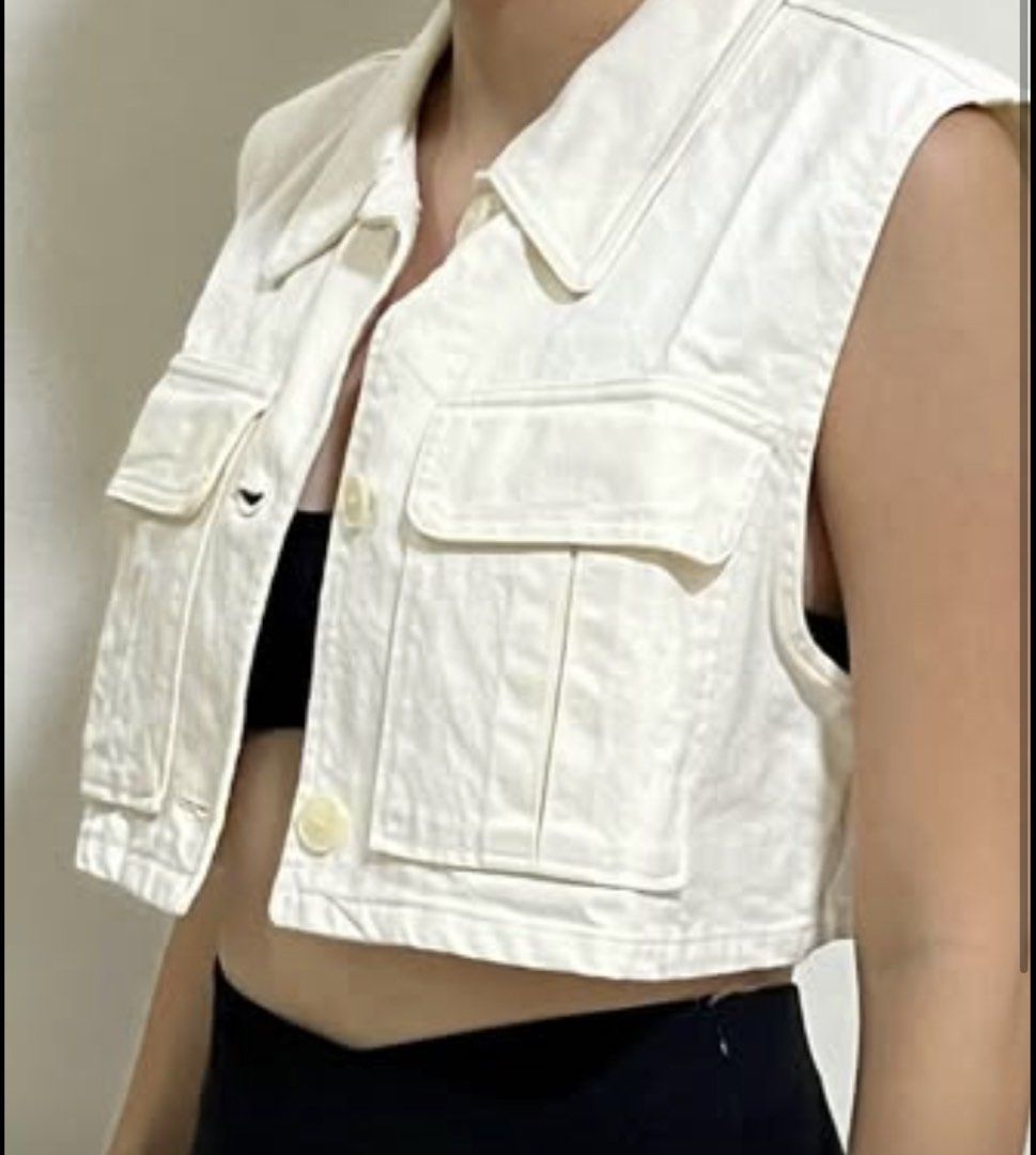 Zara White Cropped Denim Vest Size Medium (Category: Sleeveless) located in Cavite. Submitted by butfirstdecluttering (Listing ID 1444024245, Image 3). Description: - White cropped denim vest from Zara - Size Medium (M) on tag - Authentic purchase from SM Megamall - Made in Turkey - Denim material - Bust: 33-34 inches - Waist: 26-27 inches - Ideal for layering outfits Lalamove: gcash only payment first Jnt: depende sa location buyer ang mag book 