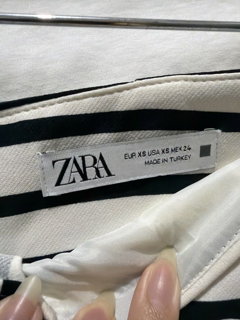 ZARA White Cropped Top & Striped Short Set (Category: Sets or Coordinates) located in Pasay City. Submitted by ianaxx.03 (Listing ID 1444023361, Image 3). Description: IMPORTANT REMINDERS BEFORE ORDERING: MOP: Gcash Shipping via GRAB or JNT Shipping fee should be shouldered by customer Our location: Metro Manila, Makati City Shipping terms: Once an order has been picked up, the seller is no longer responsible for any delivery or mishandling issue