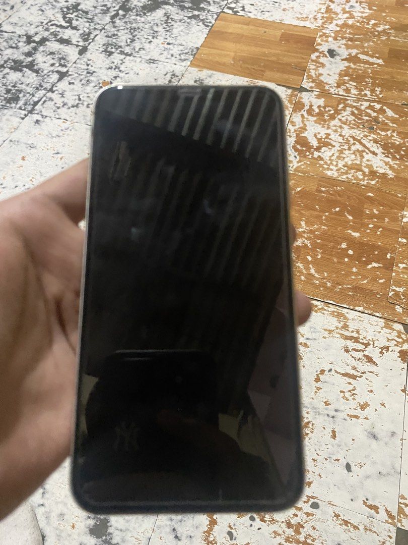 11 Pro Max (Category: iPhone 11 Series) located in Quezon City. Submitted by bulacanand56934 (Listing ID 1444204156, Image 3). Description: Iphone 12 Pro max 64gb 75 battery health With Box and receipt No issues No replaced parts Super Clean, gagamiti na lang Meet up: Cubao or near mrt station rfs: upgrading.
