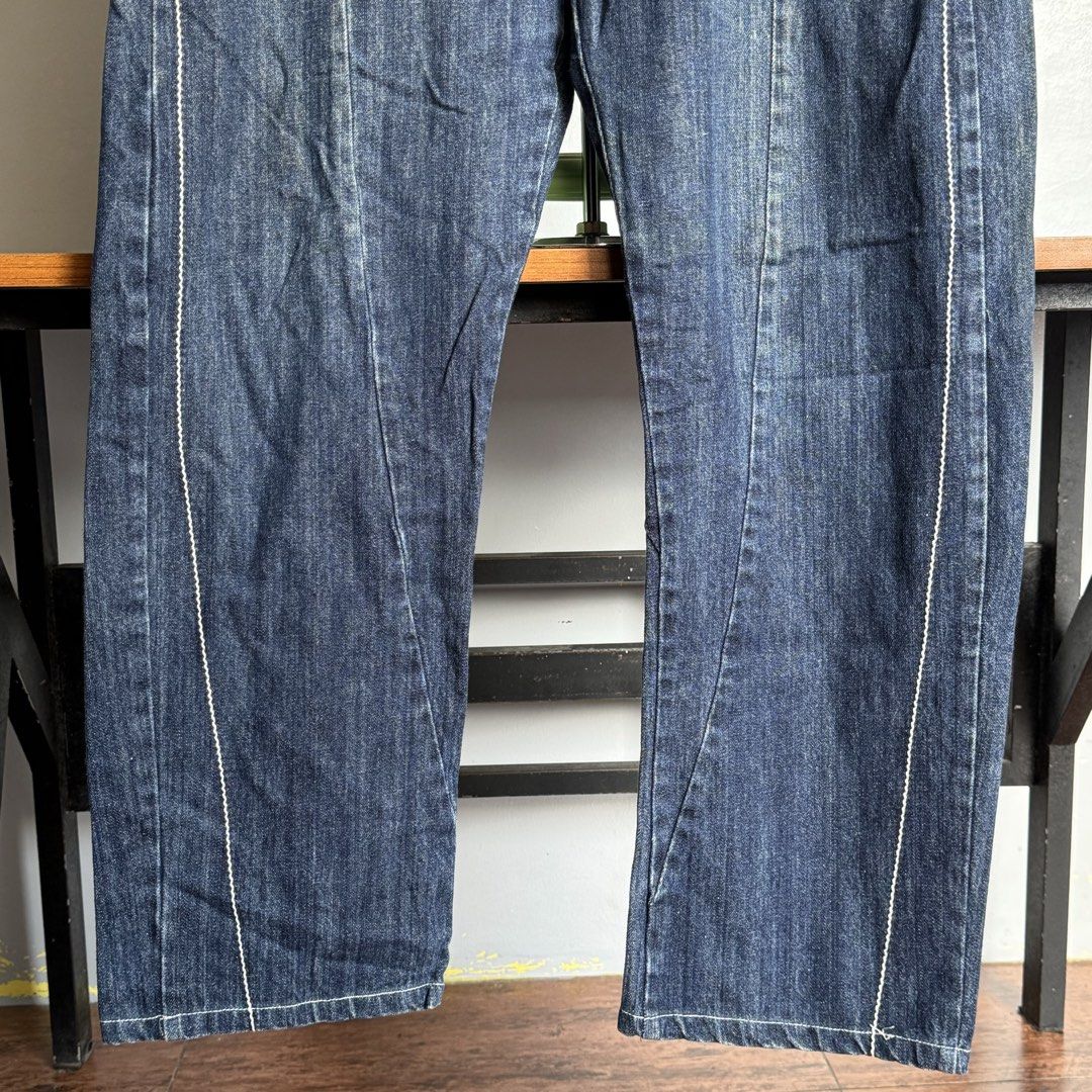 2 PLUS Denim Pants (Category: Jeans) located in Calamba. Submitted by secondsite.ph (Listing ID 1444184685, Image 3). Description: 2 PLUS Denim Pants Size: 4 on tag Waistline: 32 Length: 40" Leg op: 8.5" Condition: 10/10 like new Flaw/s: None ₱980.