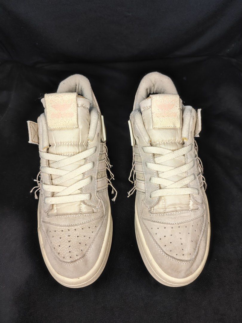 Adidas Forum 84 Low Off White (Category: Sneakers) located in Muntinlupa City. Submitted by junabe982 (Listing ID 1444290812, Image 1). Description: Adidas Forum 84 Low Off White Model: GW0299 Condition: Lightly Used Price: ₱ 800 Size: US 9 / UK 8 1/2 No Box Location: Muntinlupa City, Metro Manila Mode of Payment: GCash / Bank Transfer / Cash Shipping: J&T / Lalamove / Meet-up ✅ Clean pair ✅ No sole separation ✅ No heel drag ✅ Ready to wear 📩 DM