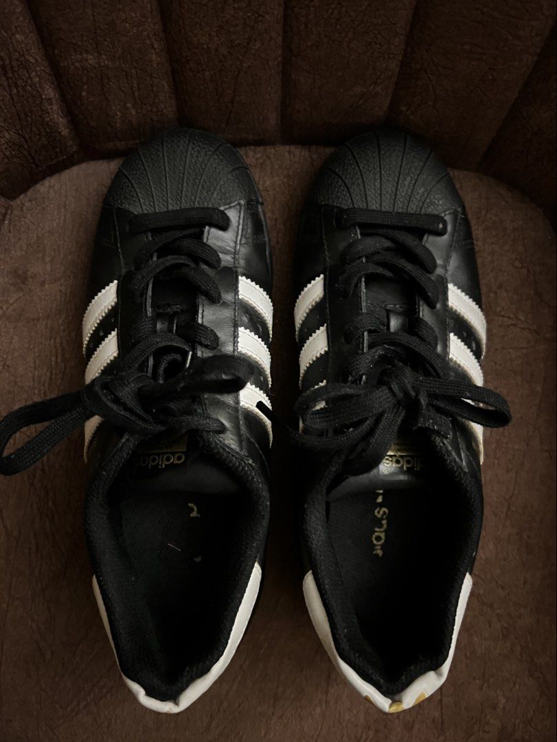 Adidas Superstar Black White Sneakers (Category: Sneakers) located in Quezon City. Submitted by shopswagapino (Listing ID 1444125508, Image 2). Description: Classic Adidas Superstar sneakers Black and White Fits US 5-6 (Might be small na for Women’s US 7).