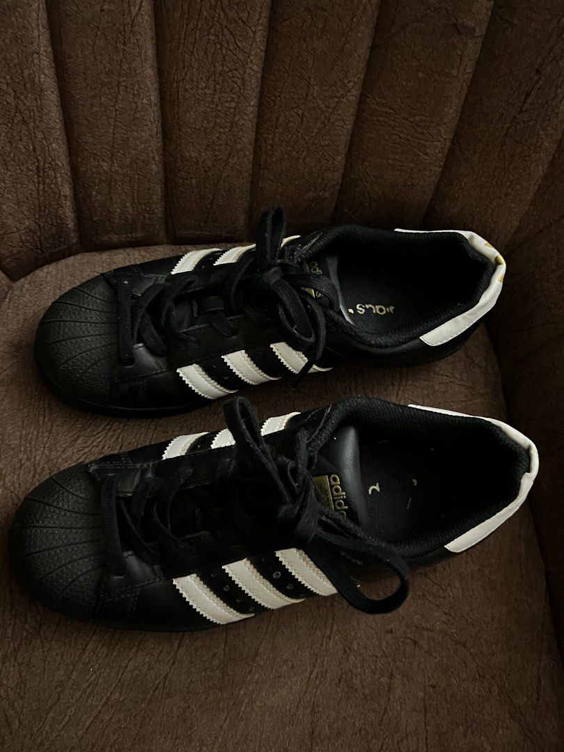 Adidas Superstar Black White Sneakers (Category: Sneakers) located in Quezon City. Submitted by shopswagapino (Listing ID 1444125508, Image 3). Description: Classic Adidas Superstar sneakers Black and White Fits US 5-6 (Might be small na for Women’s US 7).