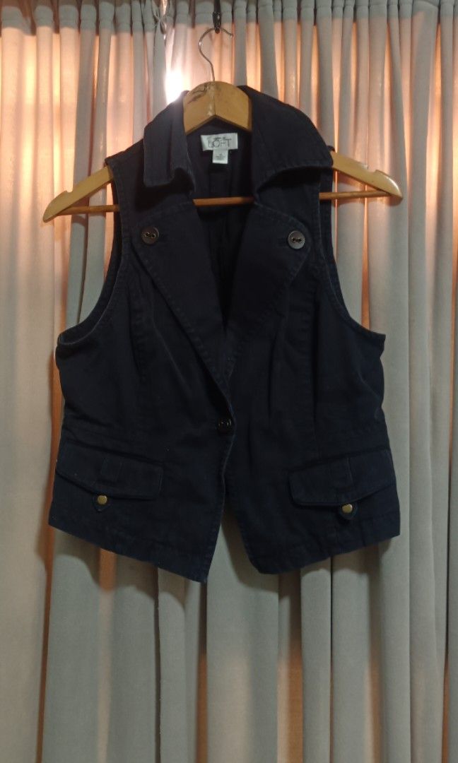 Ann taylor Corduroy Vest (Category: Sleeveless) located in Quezon City. Submitted by reareebelise (Listing ID 1444252171, Image 1). Description: Size: S-M.