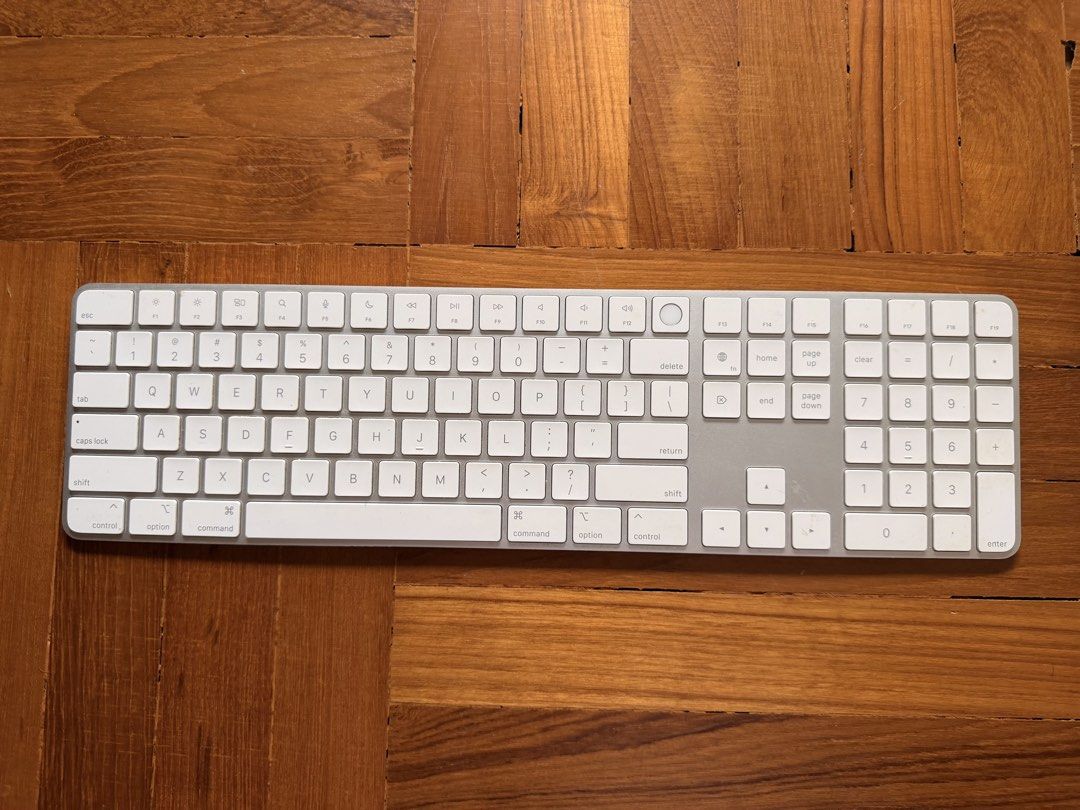 Apple Magic Keyboard with Numeric Keypad - Silver483845675293102080
