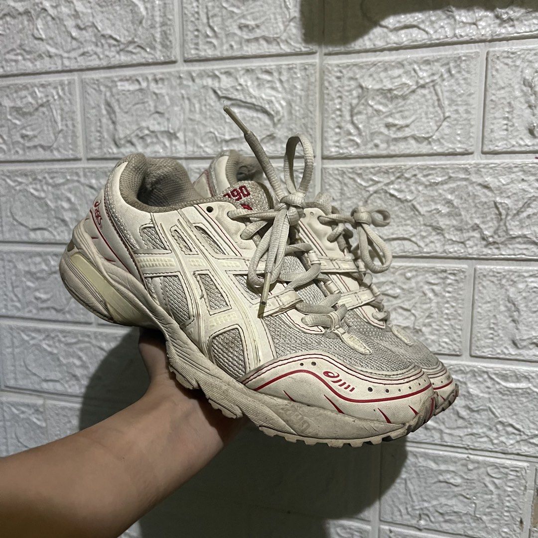 Asics Gel 1130 Sneakers 37.5 (Category: Sneakers) located in Manila. Submitted by erickalago (Listing ID 1444122892, Image 1). Description: ISSUES ASA PIC NA, NEEDS CLEANING SINCE NAKATAMBAK size 37.5 (23-23.5cm) fav shoes ko to kaso masikip na sakin kaya sell na :< loc: Manila (san andres & estrada).