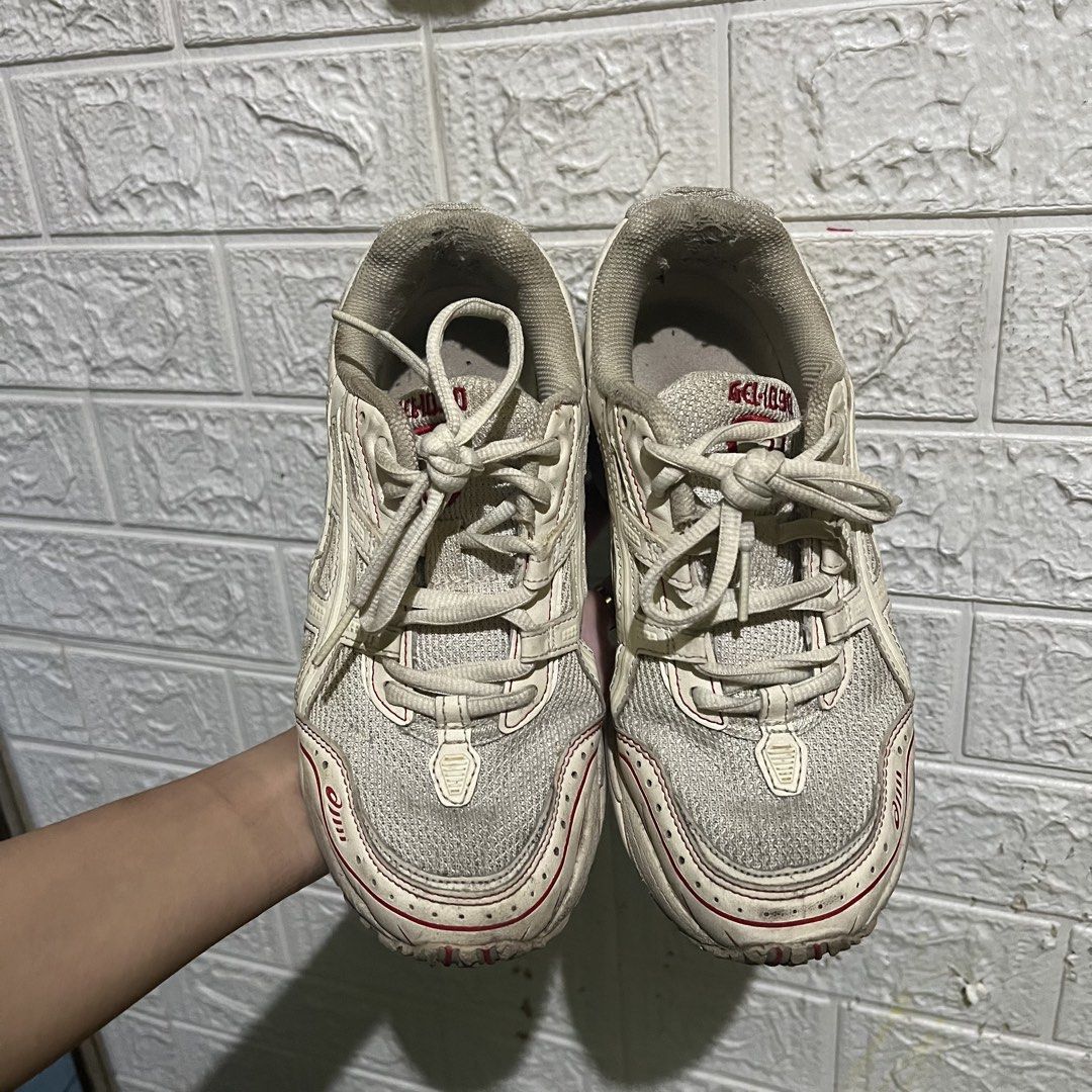 Asics Gel 1130 Sneakers 37.5 (Category: Sneakers) located in Manila. Submitted by erickalago (Listing ID 1444122892, Image 2). Description: ISSUES ASA PIC NA, NEEDS CLEANING SINCE NAKATAMBAK size 37.5 (23-23.5cm) fav shoes ko to kaso masikip na sakin kaya sell na :< loc: Manila (san andres & estrada).
