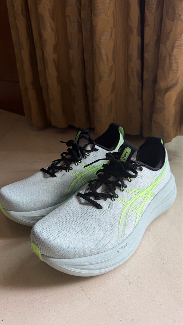 ASICS Gel-Nimbus 28 - WIDE Size US 10.5 / UK 9.5 / EU 44.5 (Category: Sneakers) located in Singapore. Submitted by wei2ezy (Listing ID 1444190630, Image 1). Description: - ASICS Gel-Nimbus 28 men’s running shoes WIDE. Size US 10.5 / UK 9.5 / EU 44.5 - Color: Cold Moss / Illuminate Green - AMAZING CONDITION - only used once at the running track - Selling at a HUGE DISCOUNT - Selling as I bought the wrong size - Aside from the base, no marks, scrat