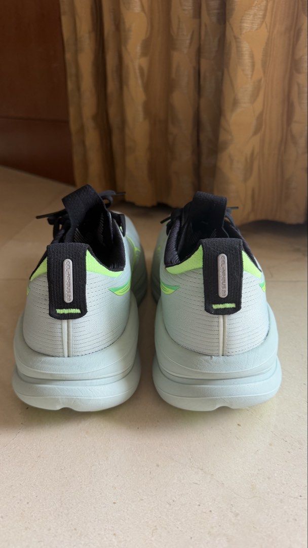 ASICS Gel-Nimbus 28 - WIDE Size US 10.5 / UK 9.5 / EU 44.5 (Category: Sneakers) located in Singapore. Submitted by wei2ezy (Listing ID 1444190630, Image 3). Description: - ASICS Gel-Nimbus 28 men’s running shoes WIDE. Size US 10.5 / UK 9.5 / EU 44.5 - Color: Cold Moss / Illuminate Green - AMAZING CONDITION - only used once at the running track - Selling at a HUGE DISCOUNT - Selling as I bought the wrong size - Aside from the base, no marks, scrat