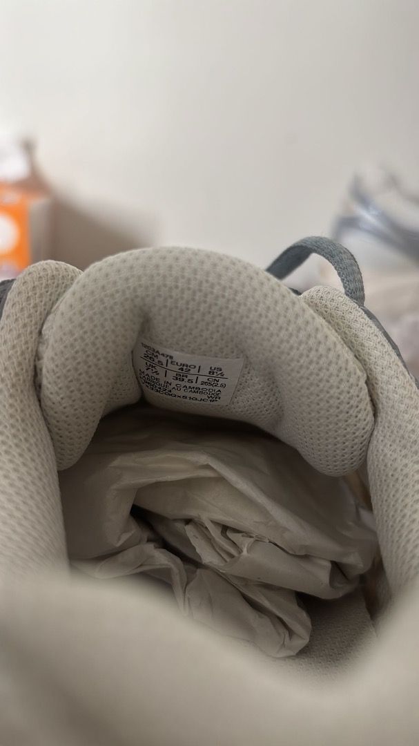 ASICS gt-2160 (Category: Sneakers) located in Singapore. Submitted by slipperwarrior (Listing ID 1444117273, Image 3). Description: Brand new never worn once No box Cream colour or smth like that helping a friend list Open to nego .