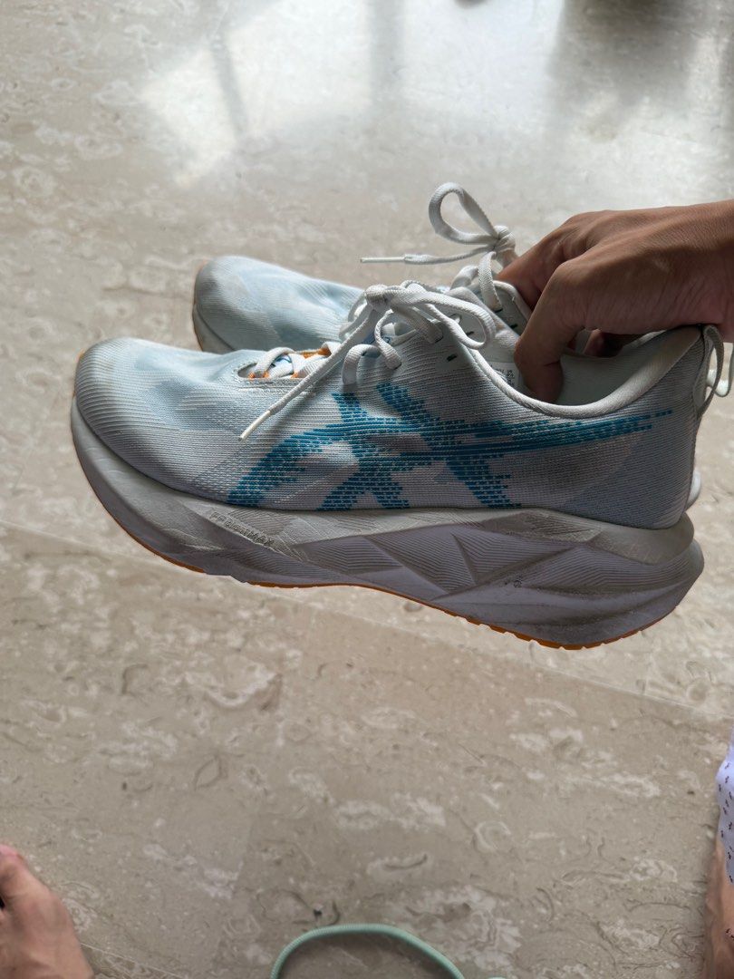 ASICS Novablast 5 (Category: Sneakers) located in Singapore. Submitted by c6566 (Listing ID 1444159992, Image 2). Description: Bought from Vivo City. Selling coz bought the Superblast 3 .