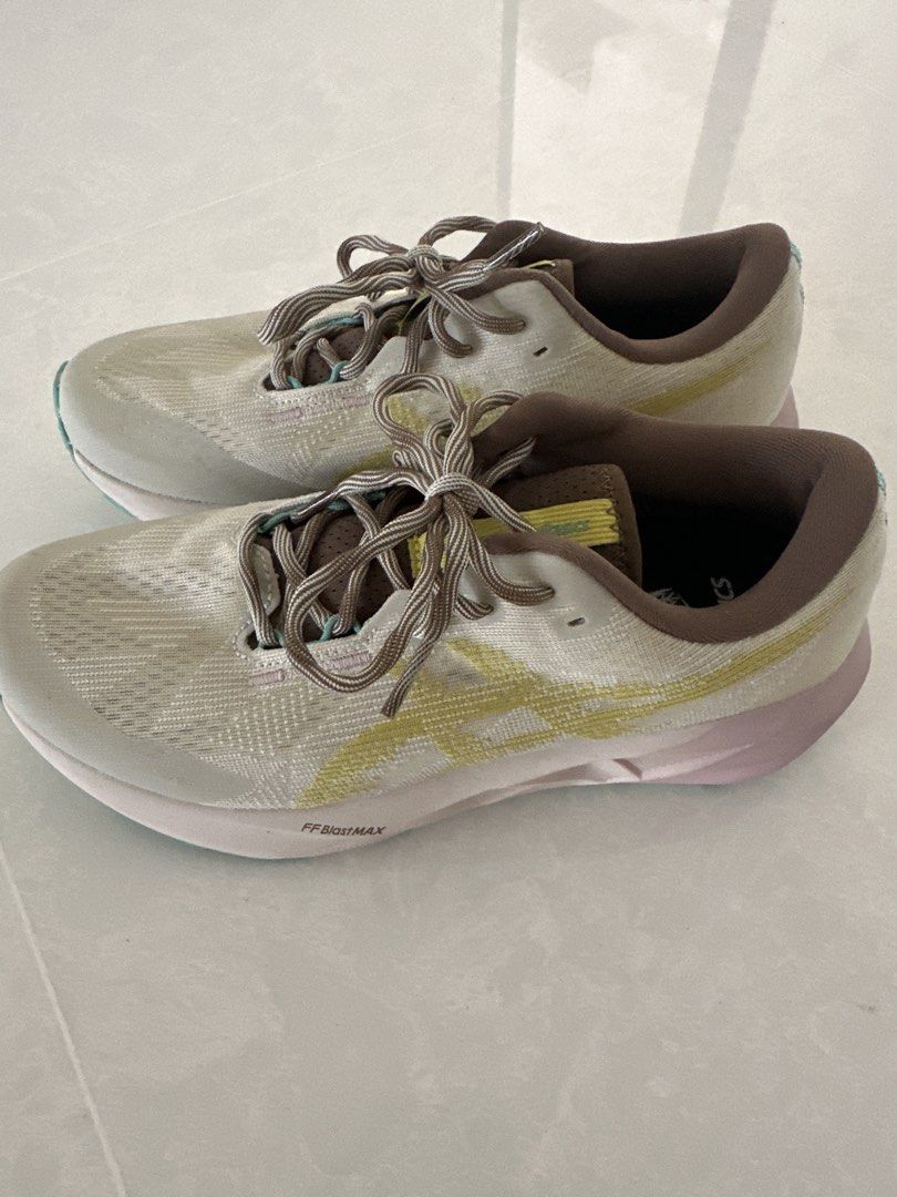ASICS Novablast 5 TR - Light Dust/Cacti (Category: Sneakers) located in Singapore. Submitted by antipodes (Listing ID 1444241892, Image 2). Description: - Features comfortable cushioning for runs - Soles have minor scuffs from normal wear - Suitable for training or everyday wear Only used for one run. Like new, near perfect condition. .