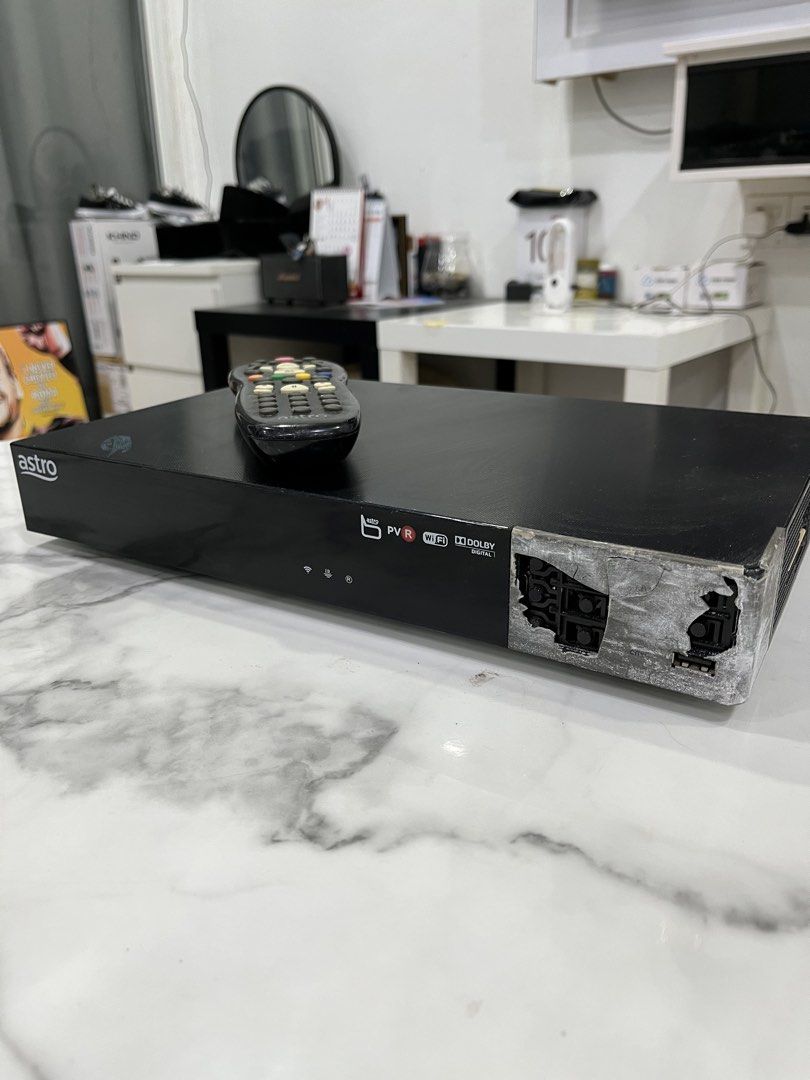 ASTRO Decoder (Category: TV Parts & Accessories) located in Sungai Petani. Submitted by pieedamsyik3051 (Listing ID 1444263810, Image 1). Description: Item masih function. Dah tidak digunakan kerana sudah terminate Astro..