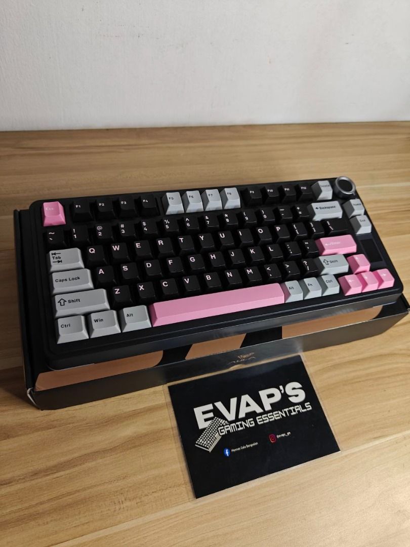 Aula S75 Pro - Interstellar Black (Category: Computer Keyboard) located in Bugallon. Submitted by evaps_gm (Listing ID 1444180358, Image 3). Description: Aula S75 Pro - Interstellar Black Price: ₱1,995 (₱5,699 SRP) SPECS: • TFT LCD Screen (Can display photo or GIF) • Star Vector Axis Switches • 75% Layout with 84 Keys • Hot-Swappable PCB • Tri-mode (BT/2.4G/USB-C) • South-Facing RGB Lighting • Multi-Function Alloy Knob • Gasket Mount Structure • 
