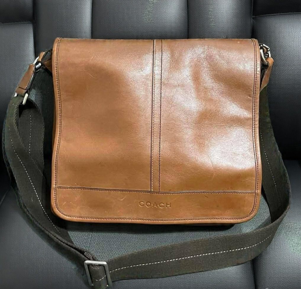 Authentic Coach Lexington Vintage Messenger Bag (Category: Cross-body Bags) located in Quezon City. Submitted by luxxechic (Listing ID 1444125889, Image 1). Description: ykk zip with hang tag with creed pure leather looks new no issue actual photo posted mop: gcash.