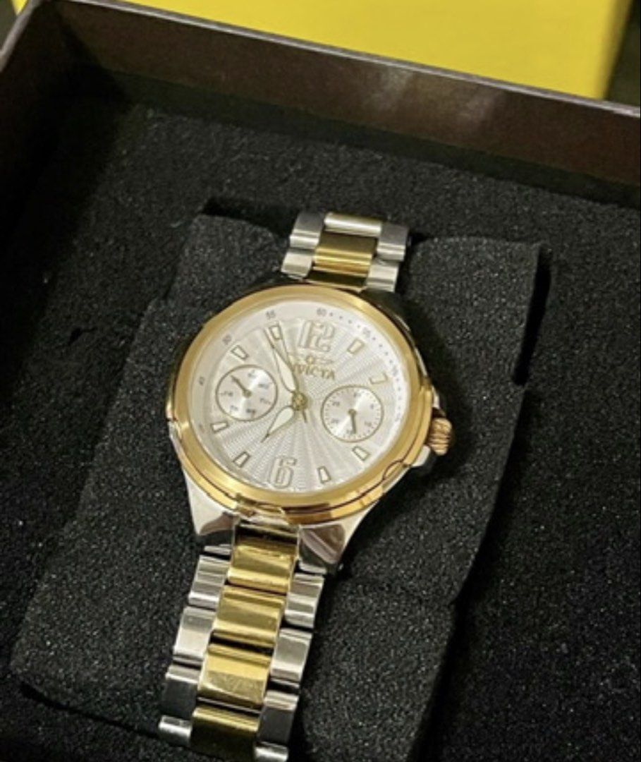 Authentic Invicta watch (Category: Luxury Watches) located in Quezon City. Submitted by MsCLM (Listing ID 1444199937, Image 2). Description: Seldom used Makinis Original US bought Selling low. .