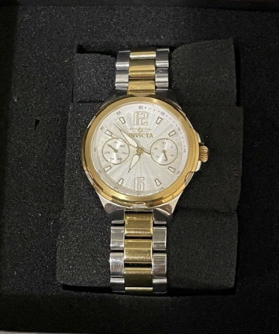 Authentic Invicta watch (Category: Luxury Watches) located in Quezon City. Submitted by MsCLM (Listing ID 1444199937, Image 3). Description: Seldom used Makinis Original US bought Selling low. .