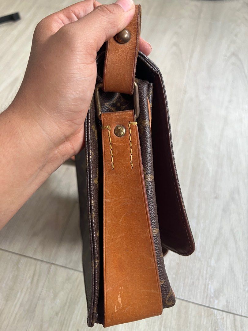 Authentic Louis Vuitton Cartouchiere GM Shoulder Bag (Category: Luxury Bags & Wallets) located in San Antonio. Submitted by kimbags (Listing ID 1444261107, Image 3). Description: Guaranteed authentic May mejo deep scratches sa harap paayos nuo na lang po. Aside from that maganda pa sya.
