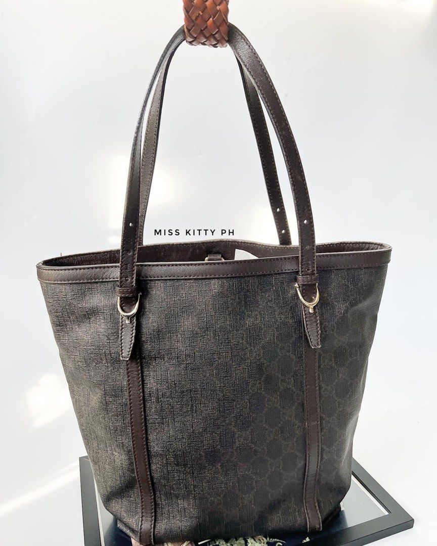 Authentic Preloved Gucci brown tote bag 336777 (Category: Luxury Bags & Wallets) located in San Pablo. Submitted by misskittyph (Listing ID 1444136668, Image 1). Description: Gucci Brown GG Supreme Tote Bag 336777 ▪️12k . Exterior 8.9/10 interior 8/10 Generic dustbag . Layaway options available 💯Guaranteed authentic or your money back .