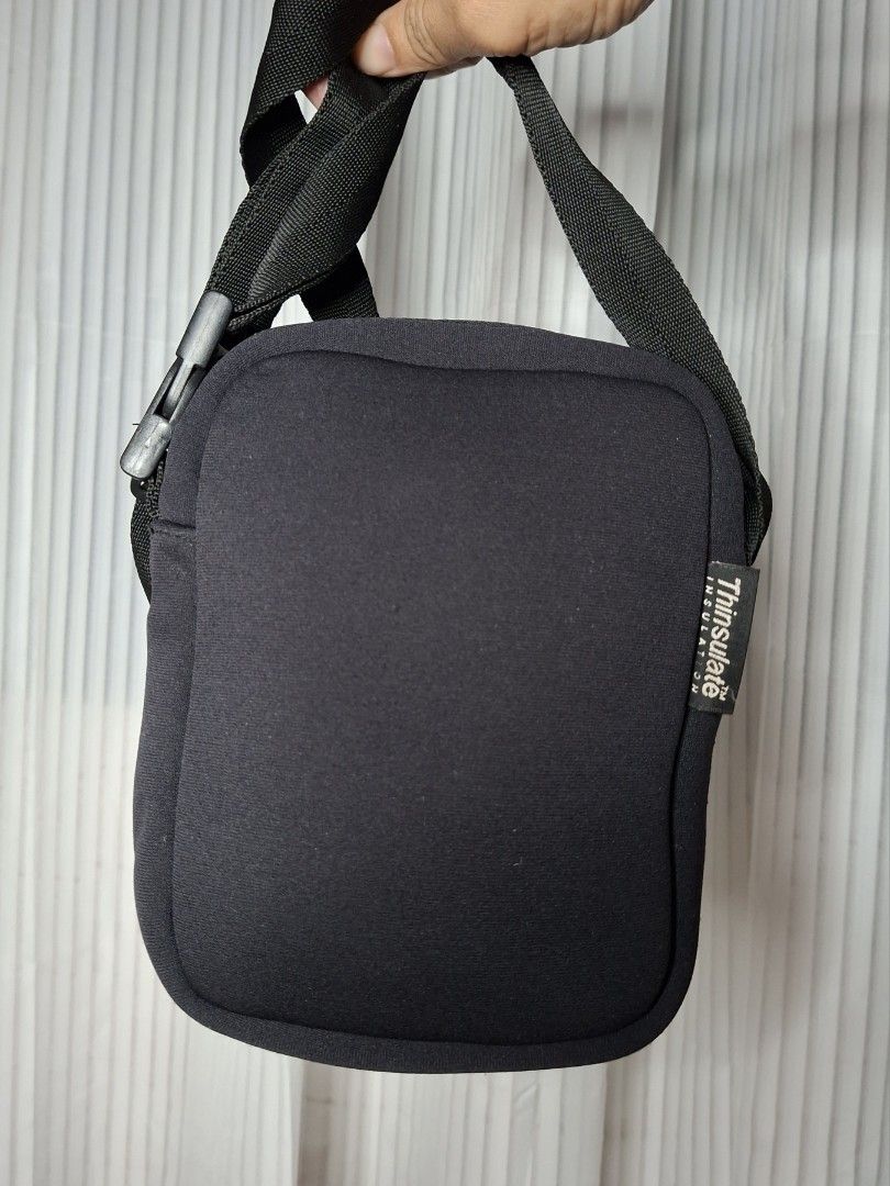 Avent Black Insulated Bag Thinsulate (Category: Breastfeeding & Bottle Feeding) located in Nabua. Submitted by alasaasche36553 (Listing ID 1444252271, Image 3). Description: - Black Avent bag - Features Thinsulate insulation - Secure zipper closure - Adjustable strap for comfort - Ideal for keeping food/drinks warm or cool - Compact size, perfect for essentials - Clean and well-maintained interior.