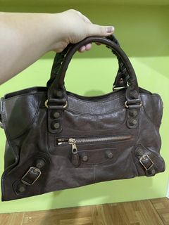 (Category: ) located in . Submitted by declutter_manila_2023 (Listing ID 1444113864, Image 1). Description: .