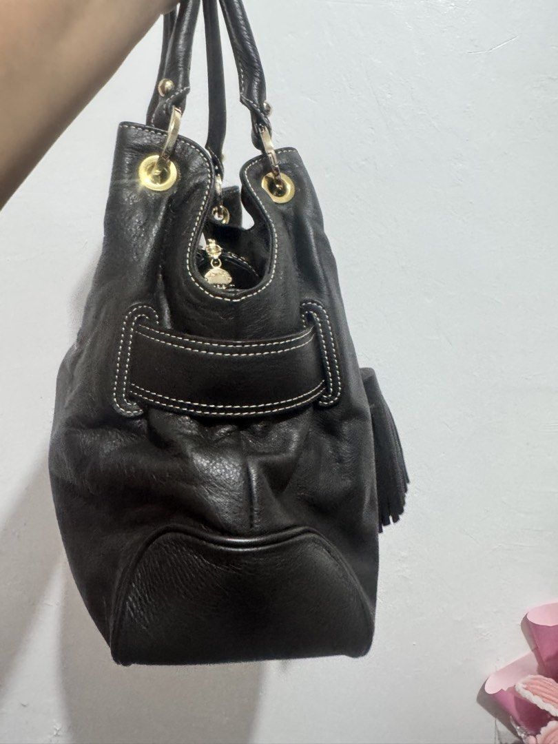 Balenciaga shoulder bag (Category: Shoulder Bags) located in Binan City. Submitted by maharlikasonlineshop (Listing ID 1444288725, Image 2). Description: Balenciaga shoulder bag Preloved korea.