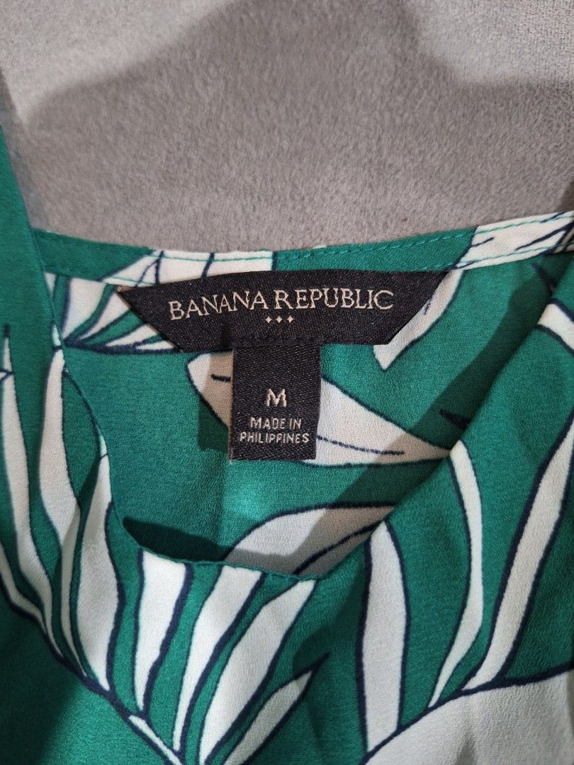 Banana Republic Tank Top (Category: Others Tops) located in Paranaque City. Submitted by simplified_closetspace (Listing ID 1444148373, Image 2). Description: - Message me for measurements. - Medium. #Banana Republic #TankTop #Top.